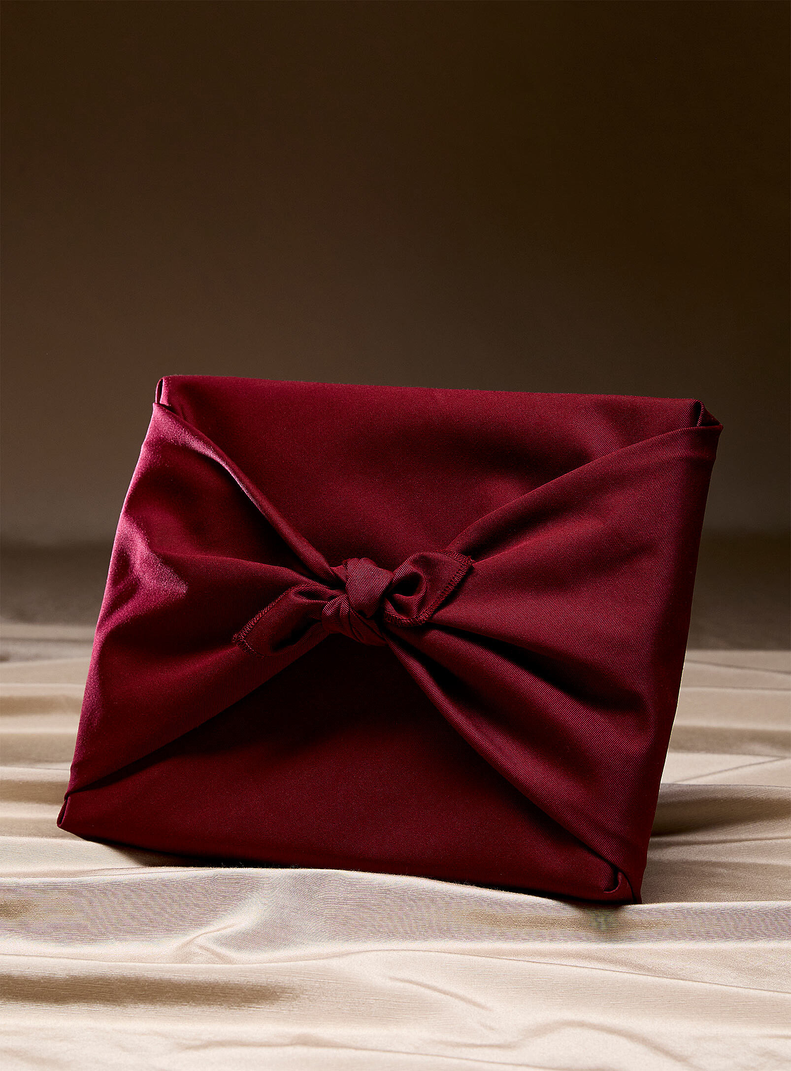 Furoshiki reusable gift packaging_Simons.ca